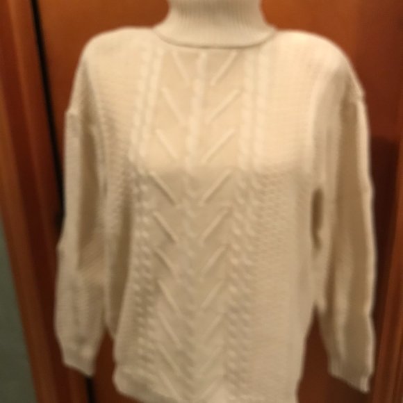 Wainscott Turtleneck woman's sweater - Picture 4 of 8